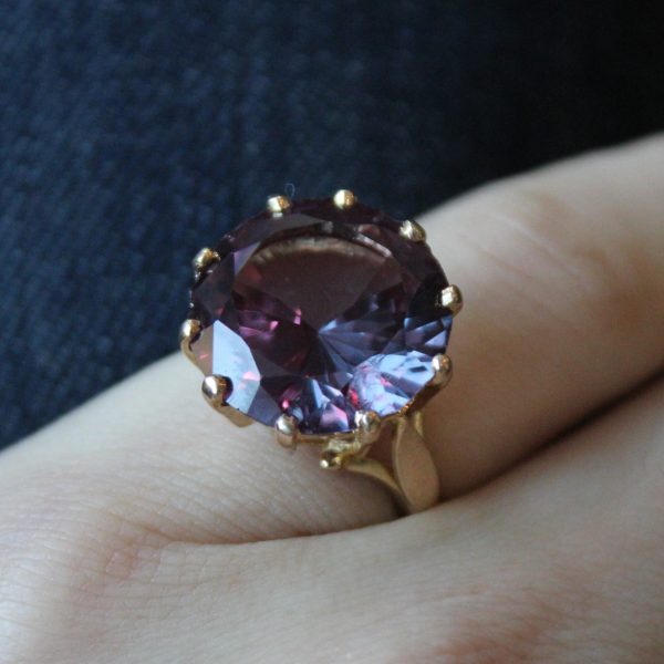 1970 London Synthetic Purple Sapphire Cocktail Ring | 13.20ct | SZ 6.25 | Sale